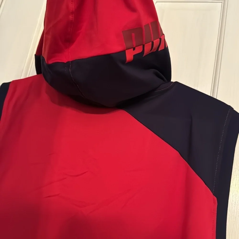 Puma Training sleeveless hooded front pocket Tshirt NWT L